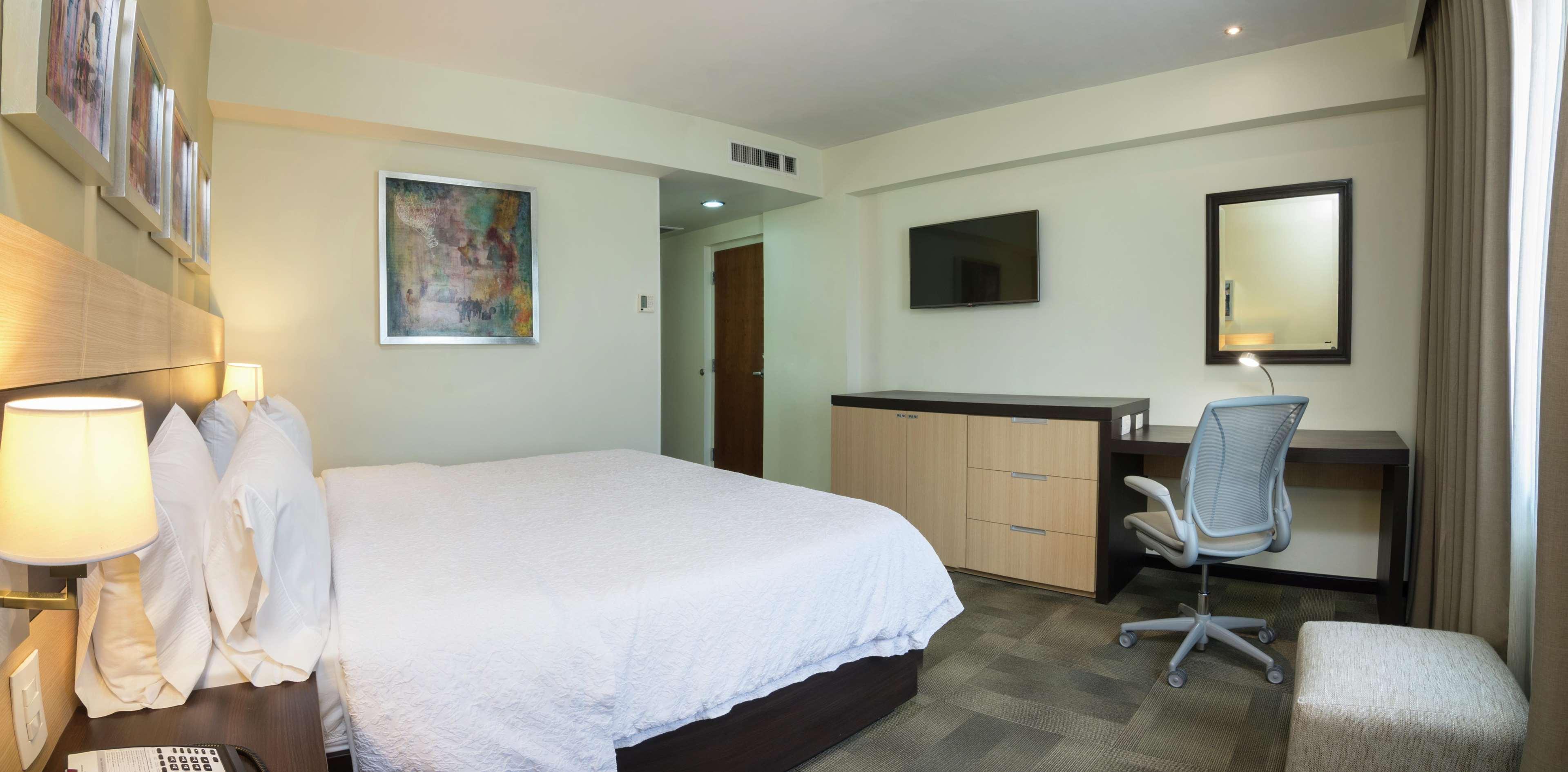 Hampton Inn By Hilton Silao-Aeropuerto, Mexico Экстерьер фото