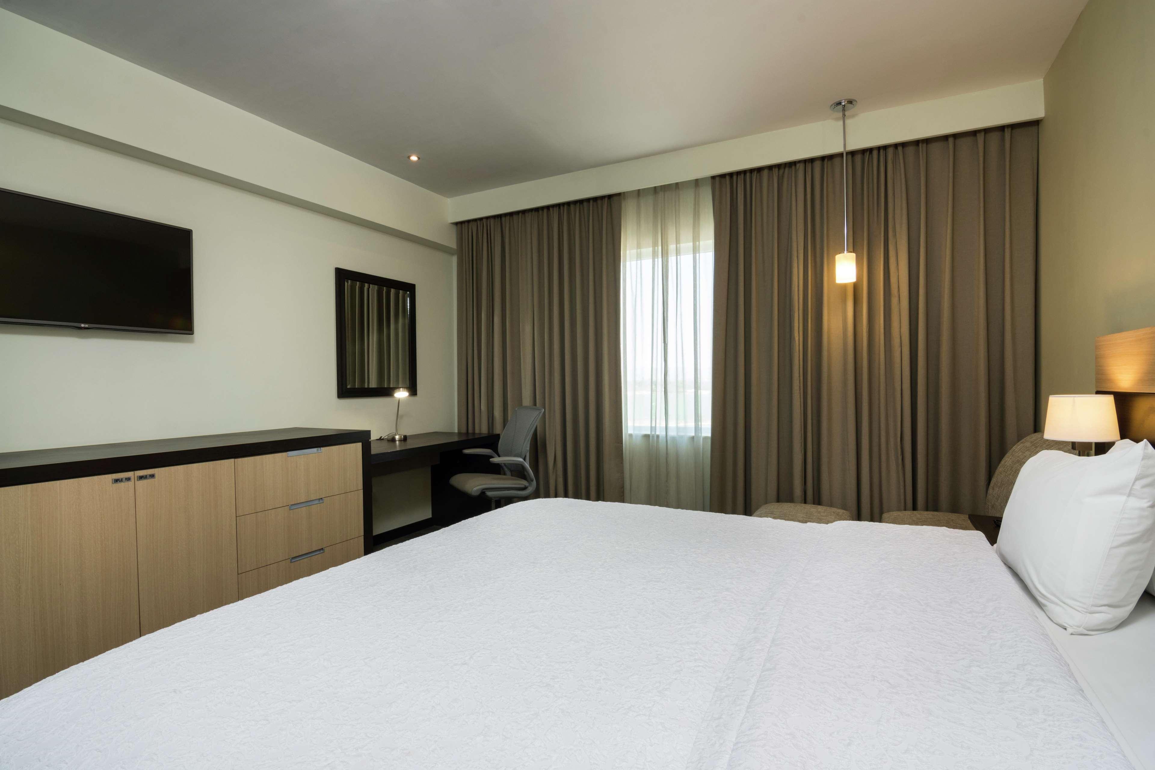 Hampton Inn By Hilton Silao-Aeropuerto, Mexico Экстерьер фото