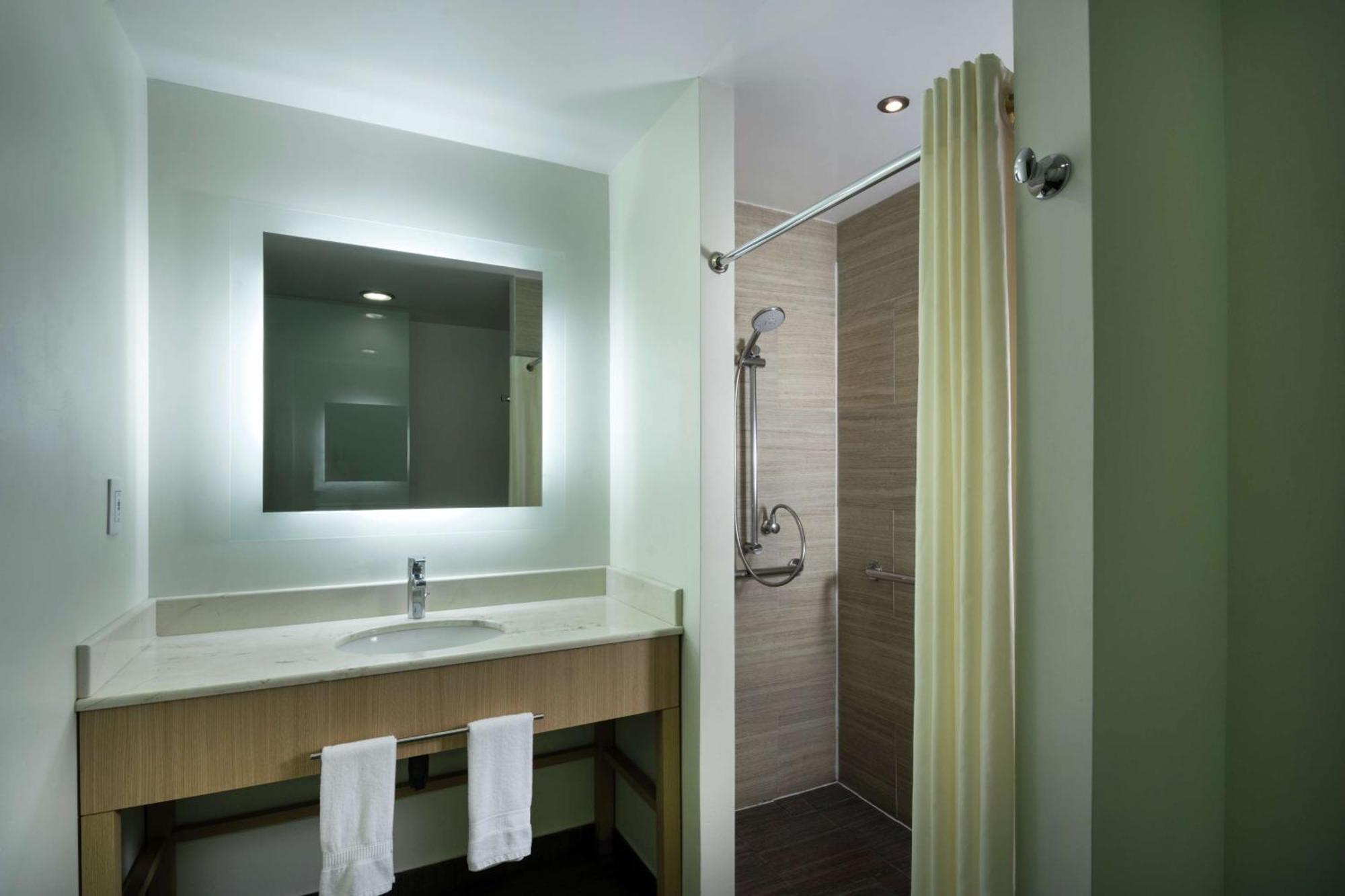 Hampton Inn By Hilton Silao-Aeropuerto, Mexico Экстерьер фото