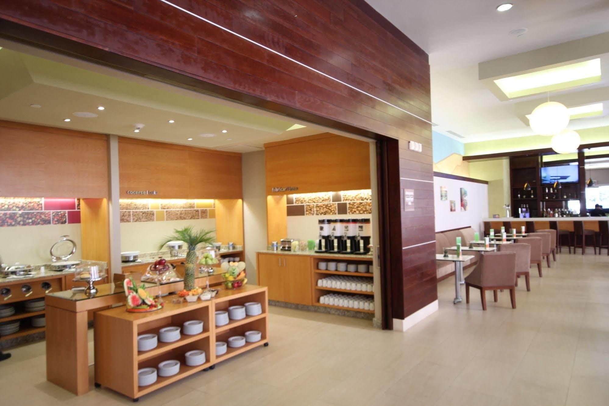 Hampton Inn By Hilton Silao-Aeropuerto, Mexico Экстерьер фото